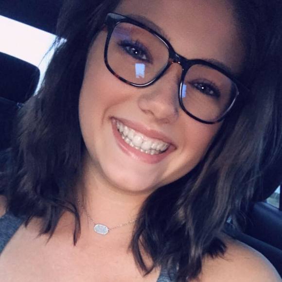 Meet your Posher, Alyssa - Picture 1 of 1